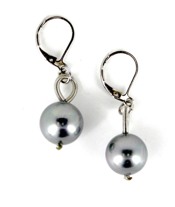 Piano Wire Earring in Silver with Gray Pearl